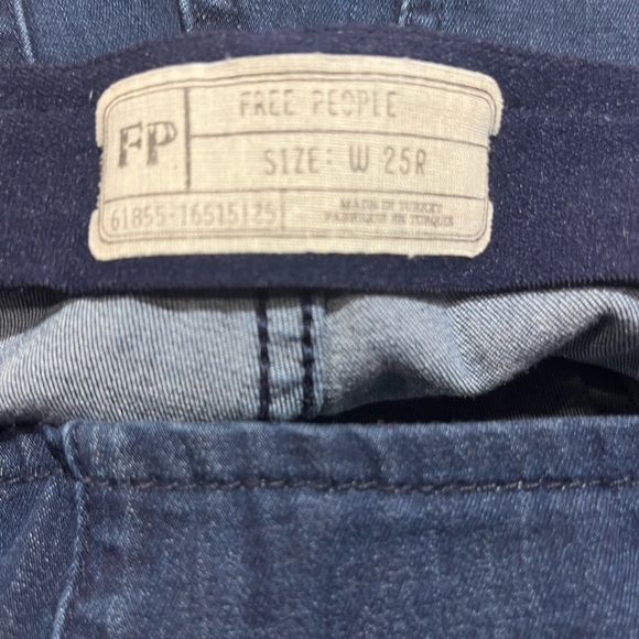 Free people Penny Pull on stretch Flares dark indigo sz 25 frayed hem - Picture 8 of 8